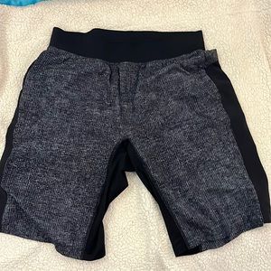 Men’s Lululemon Size Large 11” inseam Linerless Shorts.
